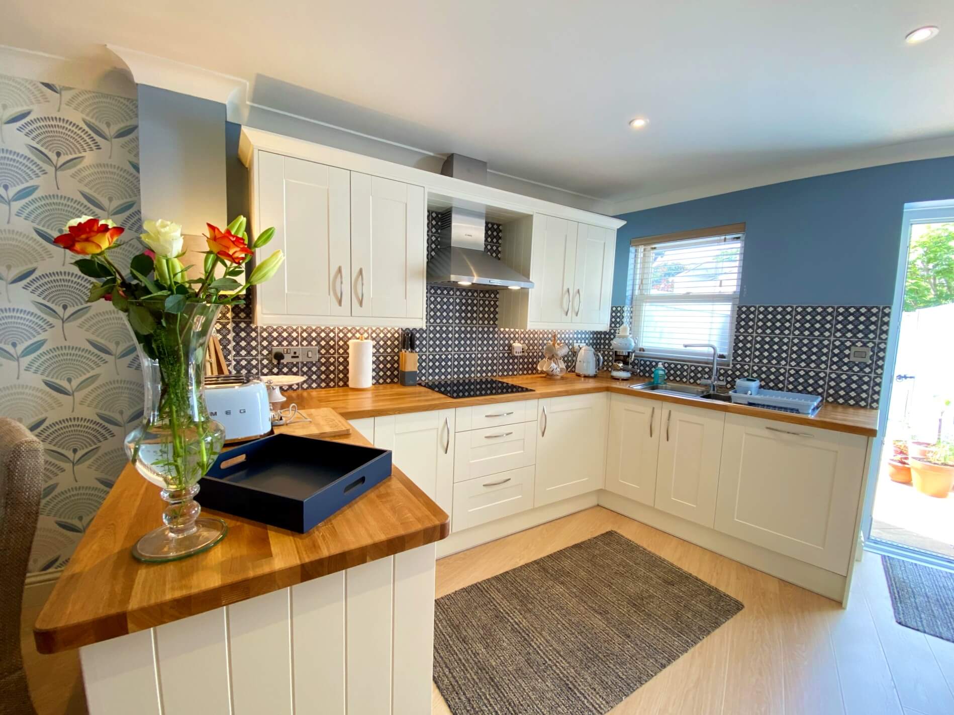 Lisburne Place Luxury Town House - Kitchen
